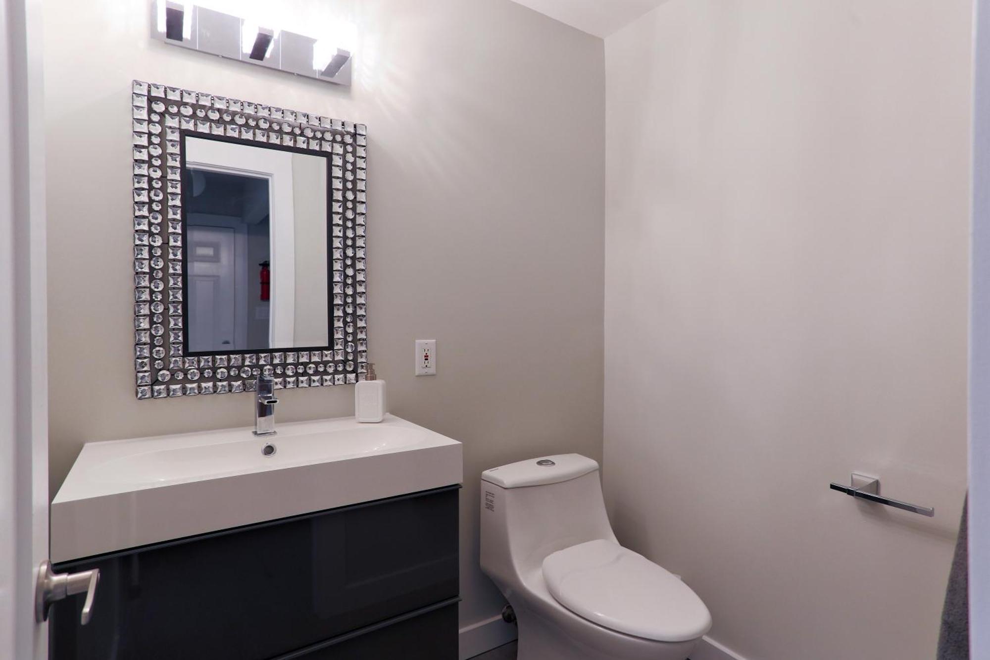 Boardwalk Homes - Vacation Homes & Executive Suites Kitchener Exterior foto