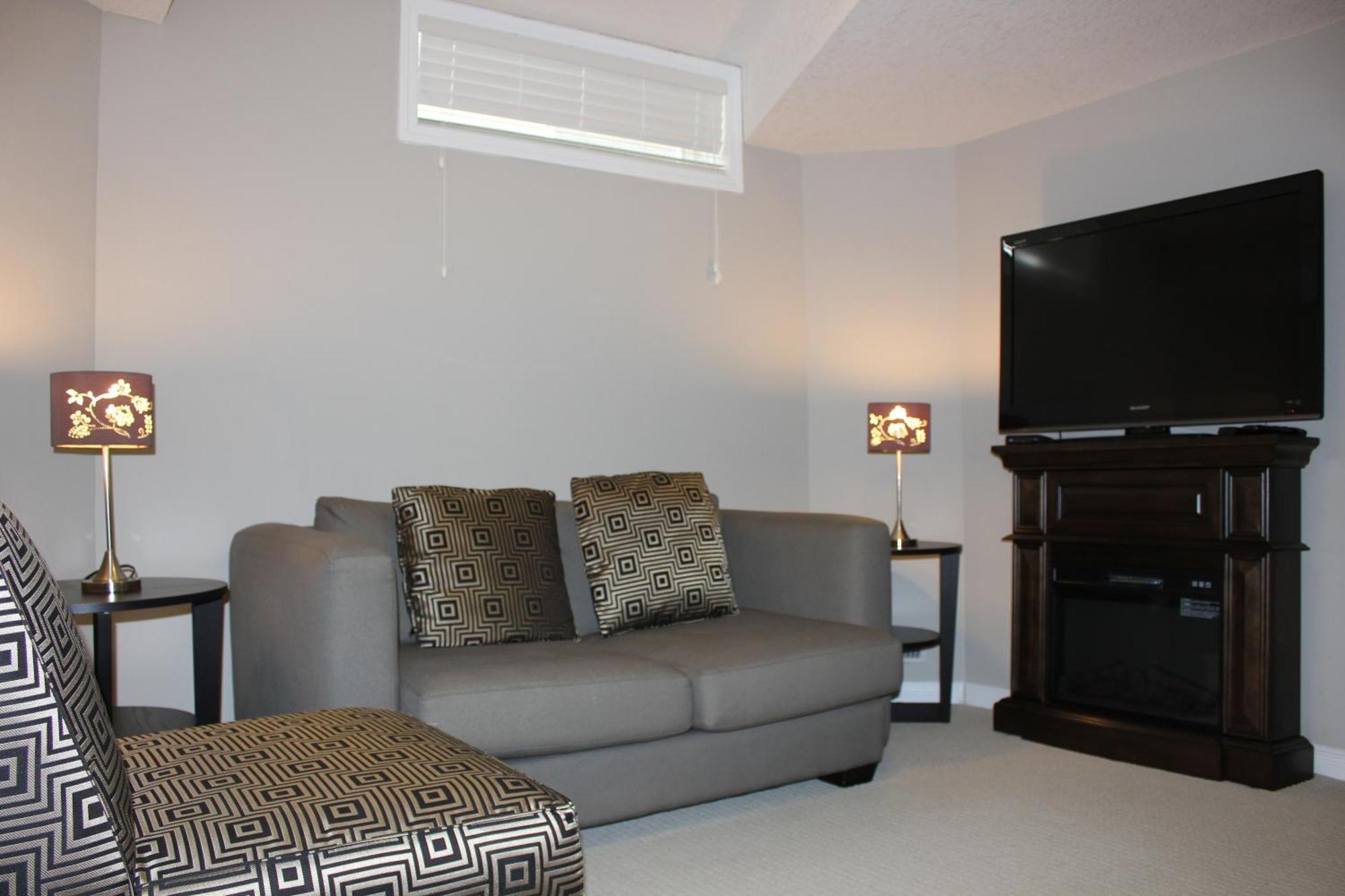 Boardwalk Homes - Vacation Homes & Executive Suites Kitchener Exterior foto